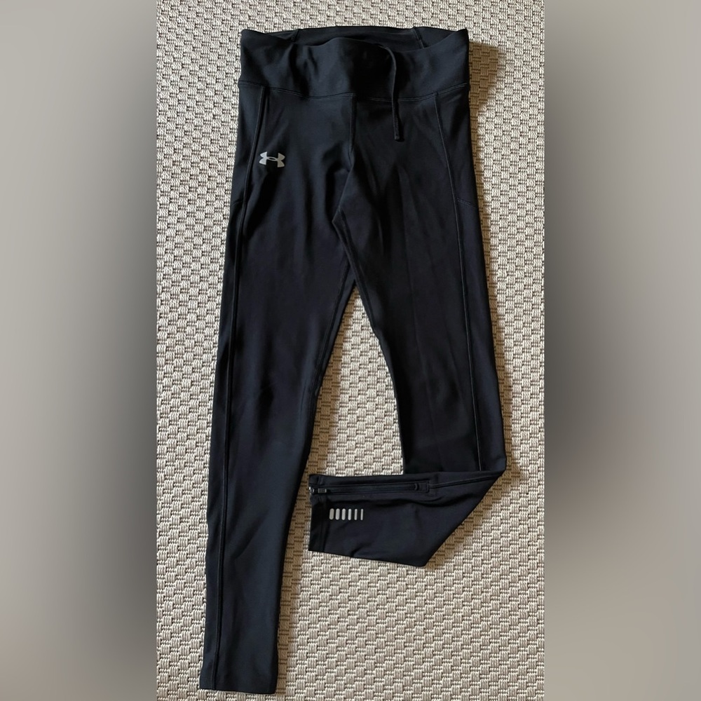 Preowned- Under Armour Women’s Compression Leggings in Black in Size M.